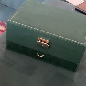 Jewelry box